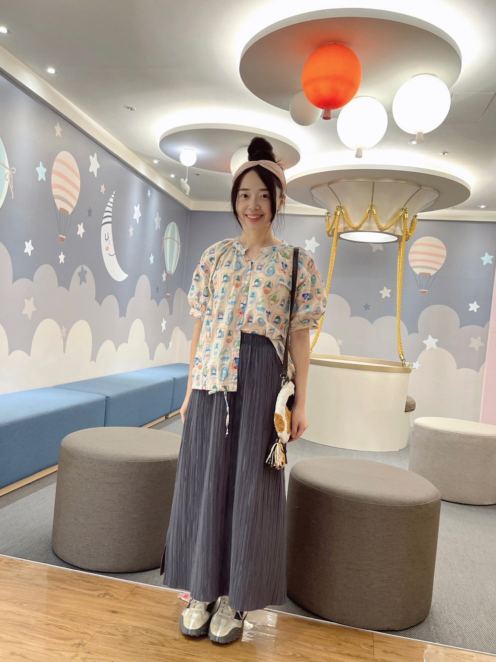 「NEW BALANCEのアイテム（スニーカー、ベージュ系）」を使った、林怡辰さん（レディース・161cm）の夏コーディネートの1枚目の写真