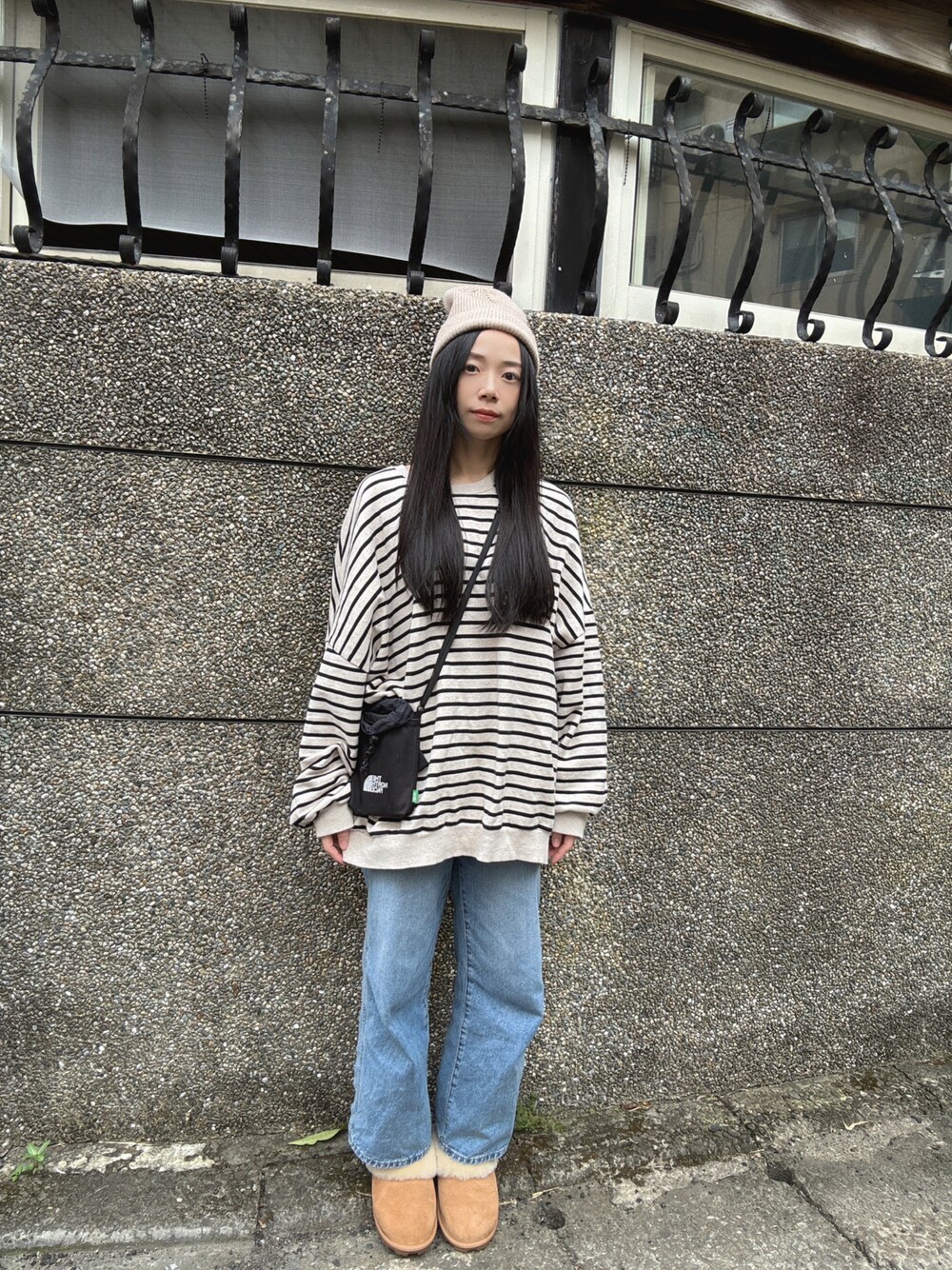 「THE NORTH FACEのアイテム（バッグ、ブラック系）」を使った、林怡辰さん（レディース・161cm）の冬コーディネートの1枚目の写真