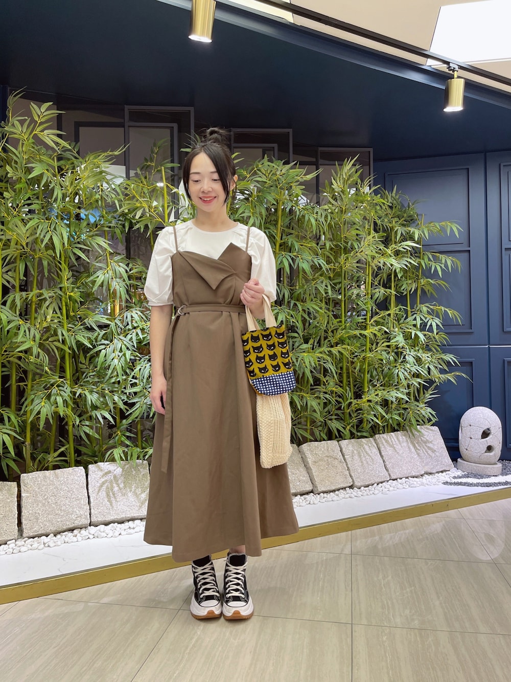 「CONVERSEのアイテム（シューズ、ブラック系）」を使った、林怡辰さん（レディース・161cm）の夏コーディネートの1枚目の写真