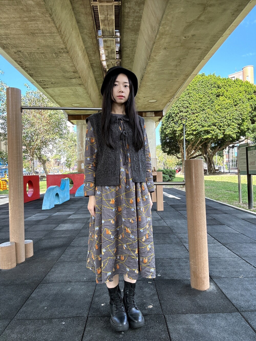「Samansa Mos2のアイテム（ベスト、グレー系）」を使った、林怡辰さん（レディース・161cm）の冬コーディネートの1枚目の写真