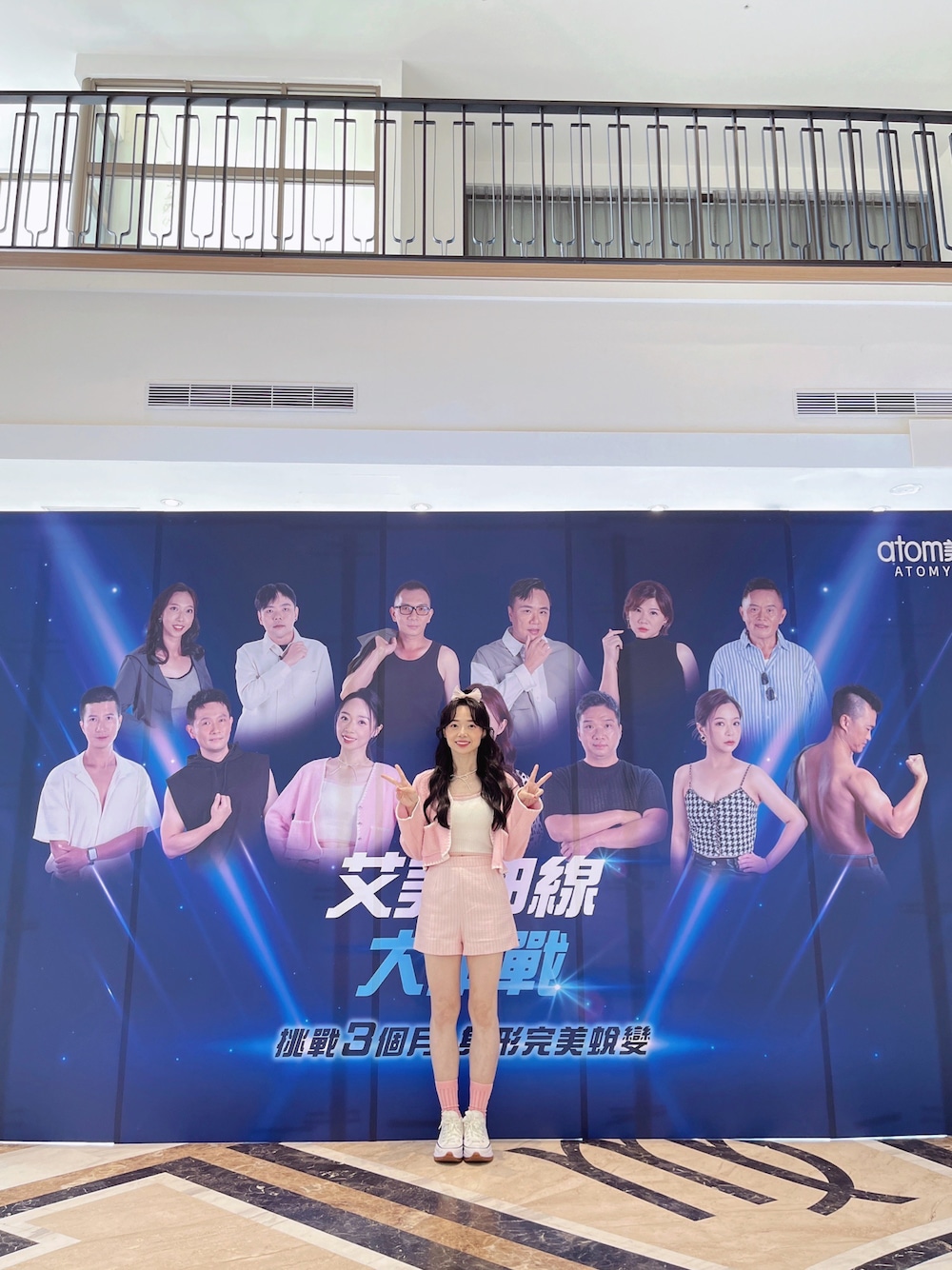 「CONVERSEのアイテム（シューズ、ホワイト系）」を使った、林怡辰さん（レディース・161cm）の秋コーディネートの1枚目の写真