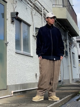 「Clarks（クラークス）のWALLABEE BOOT GTX　26179257（モカシン/デッキシューズ）」を使った、クロ🐑さん（メンズ・168cm・40代）の秋コーディネート