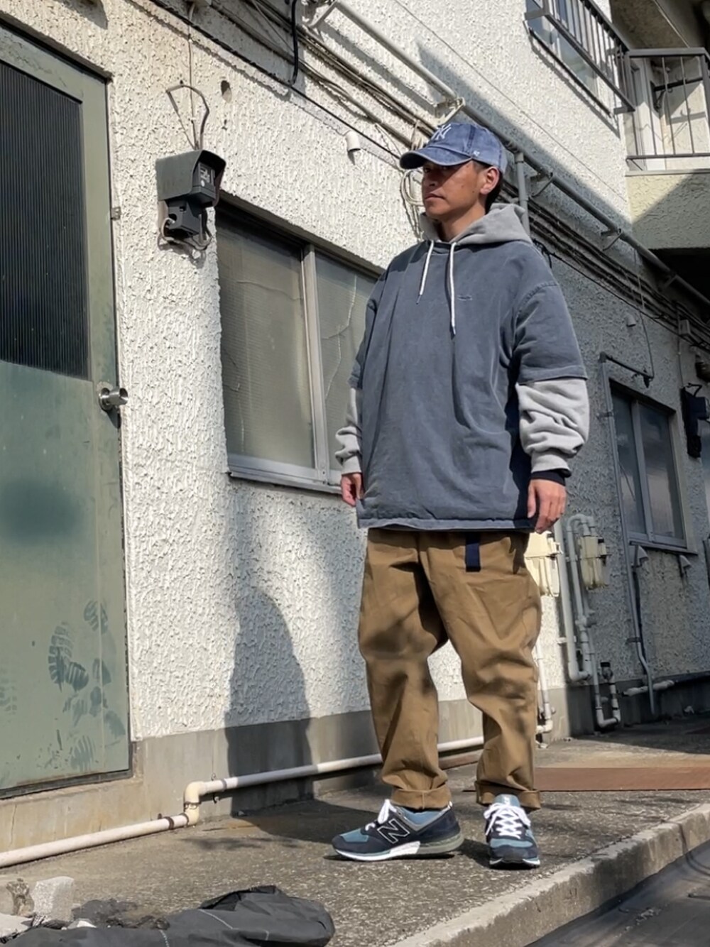 「KITHのRONNIE FIEG × DOVER STREET MARKET × NEW BALANCE 574 "SPORT NAVY"（スニーカー、ブルー系）」を使った、クロ🐑さん（メンズ・168cm）の春コーディネートの1枚目の写真