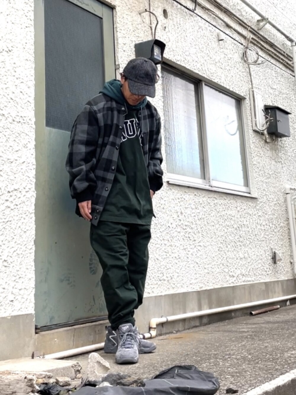「ReebokのMOBIUS OG POP（スニーカー、グレー系）」を使った、クロ🐑さん（メンズ・168cm）の冬コーディネートの1枚目の写真