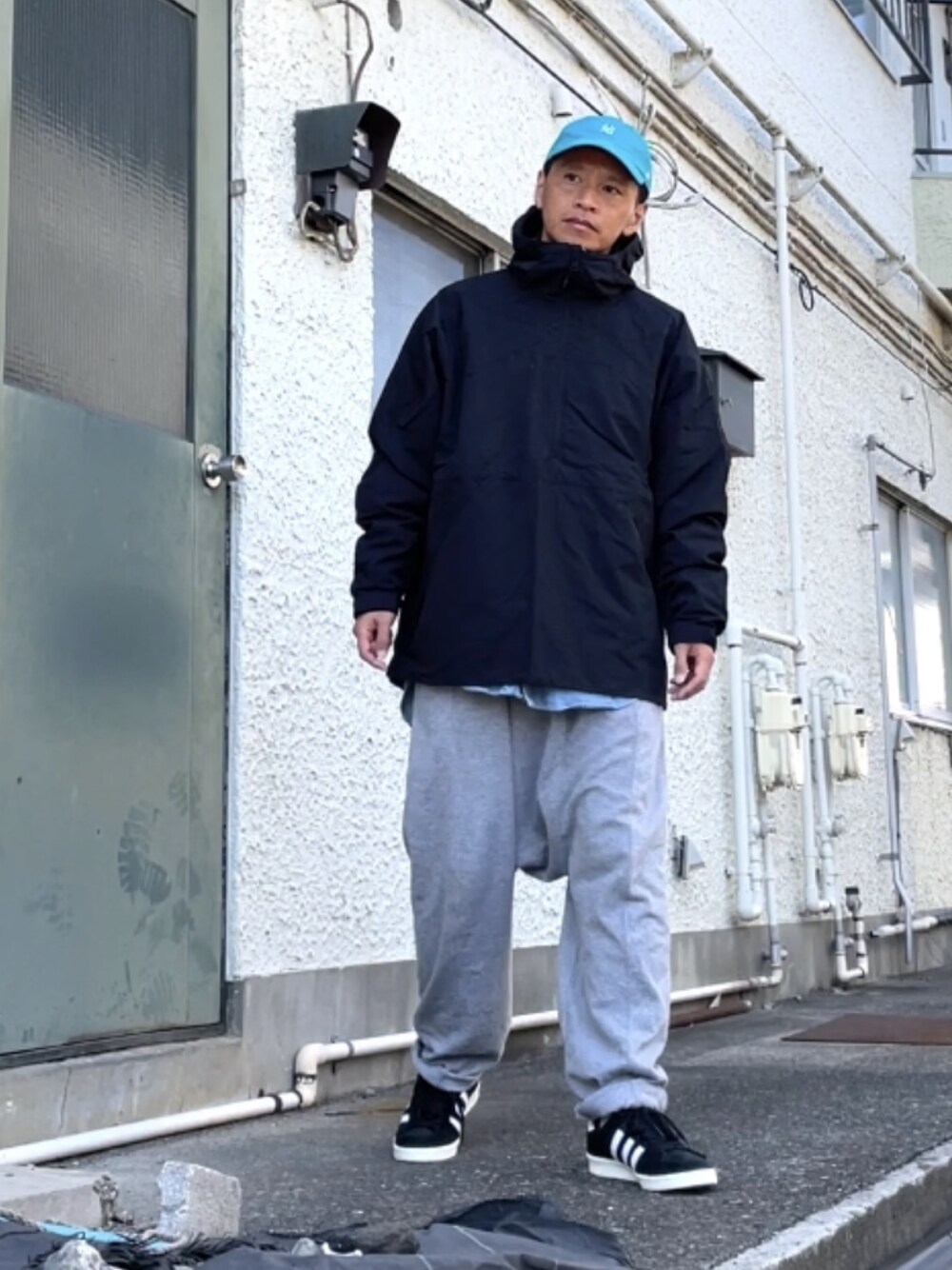 「adidasのキャンパス 80s [Campus 80s] アディダスオリジナルス（スニーカー、ブラック系）」を使った、クロ🐑さん（メンズ・168cm）の秋コーディネートの1枚目の写真