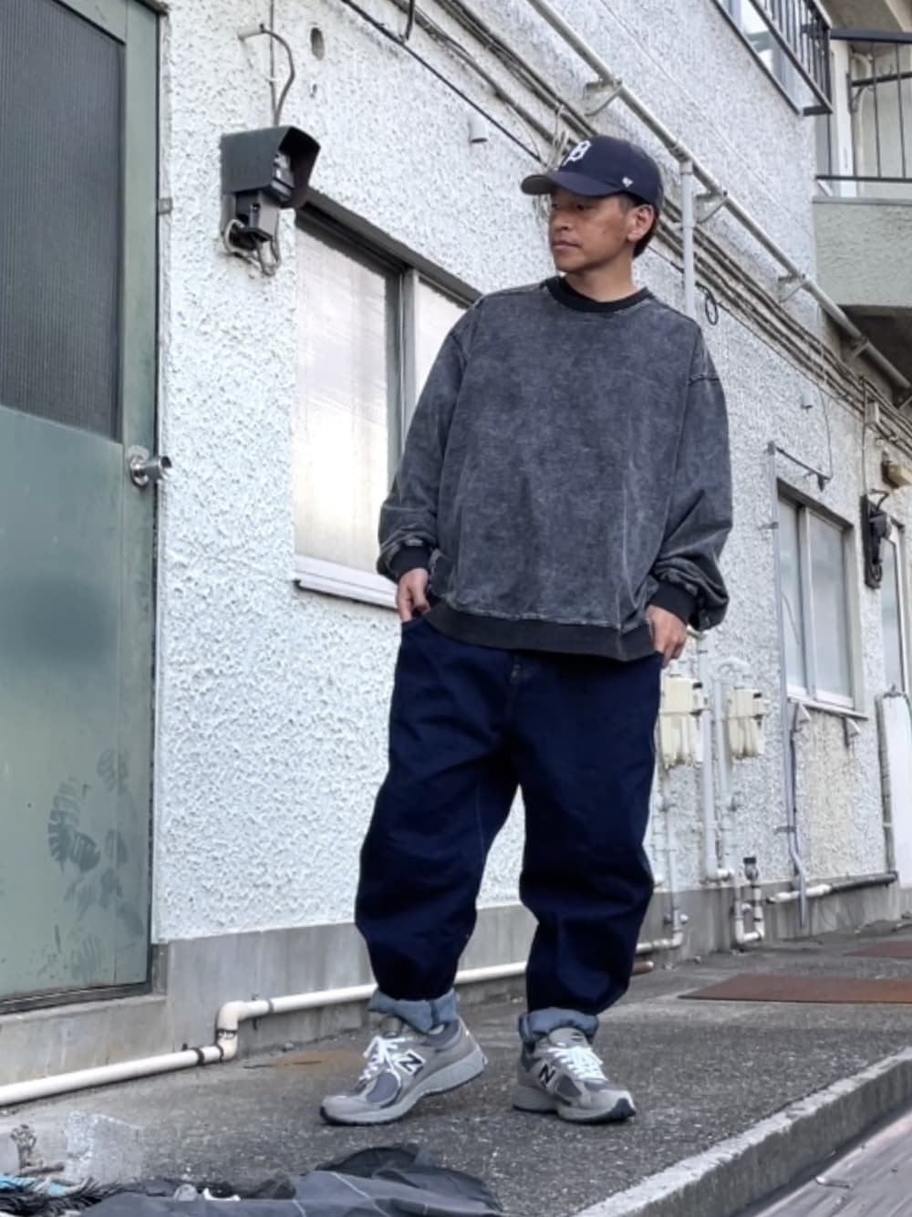 「NEW BALANCEの＜New Balance（ニューバランス）＞【District】ML2002RB■■■（スニーカー、グレー系）」を使った、クロ🐑さん（メンズ・168cm）の秋コーディネートの1枚目の写真