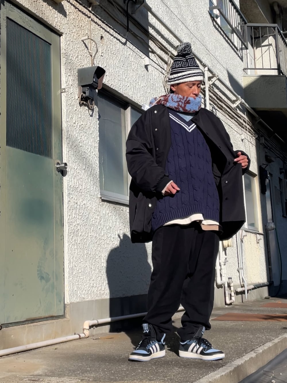 「adidasのTopten high（スニーカー、ブルー系）」を使った、クロ🐑さん（メンズ・168cm）の冬コーディネートの1枚目の写真
