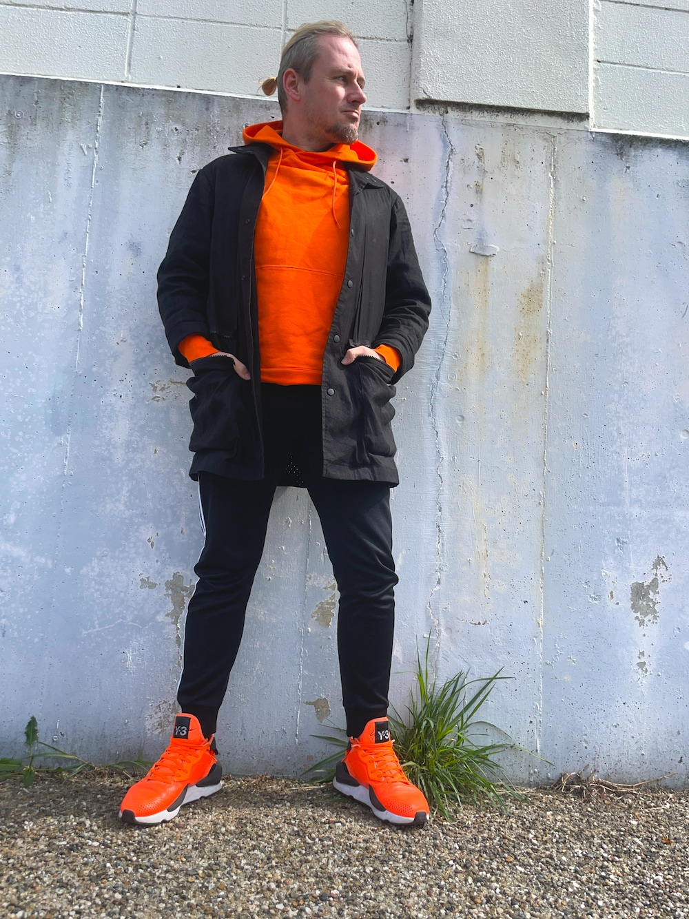 Y-3のパーカー（オレンジ系）を使った人気ファッションコーディネート