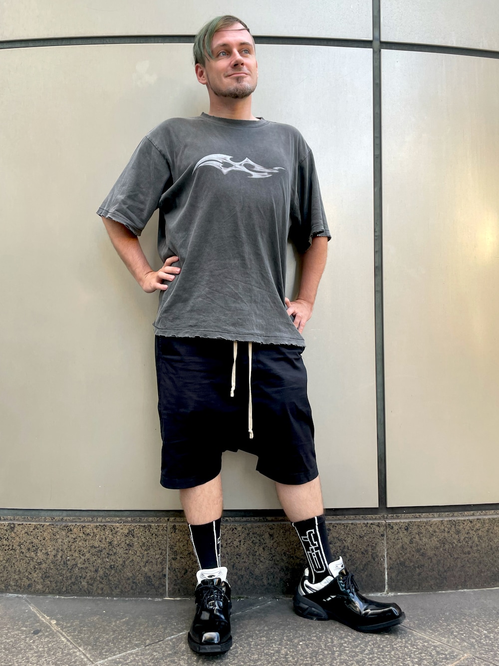 カジュアルコーデの格上げ】RICKOWENS デニムショートパンツ カジュアルコーデの格上げ】RICKOWENS デニムショートパンツ