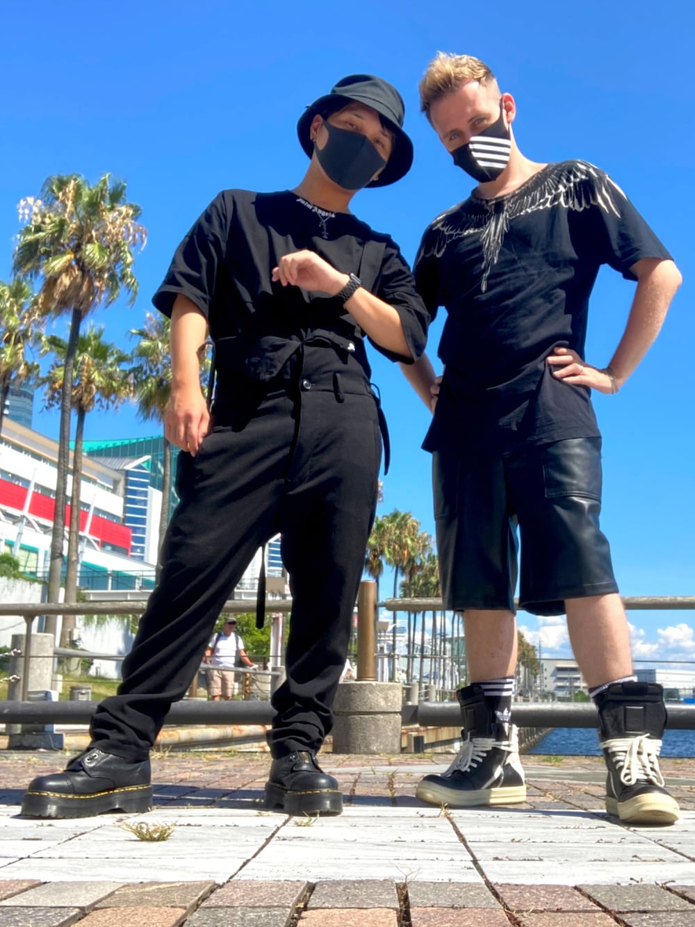 adidas Originalsのアイテムを使った「レザーショートパンツ」の