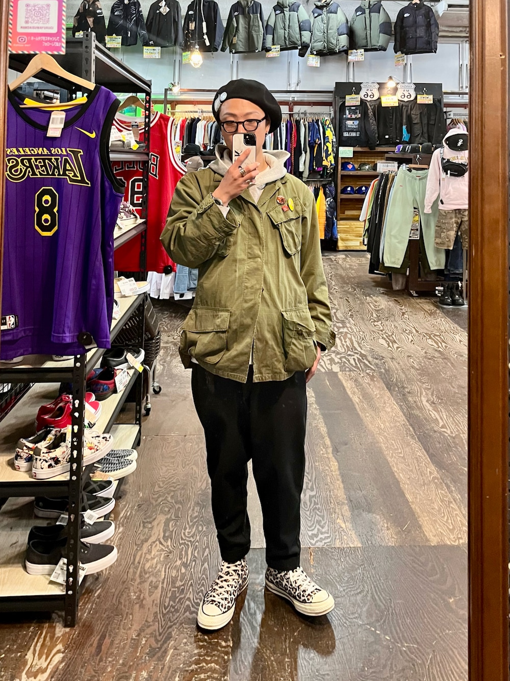 「古着MIX、ファティーグジャケット、ミリタリー、春服コーデ、Dickies、ベレー帽、レオパード、コンバース、LOS ANGELES APPAREL、レイヤードスタイル」｜「U.S.ARMYの70s jungle fatigue jacket（ミリタリージャケット、グリーン系）」を使った、Jackさん（メンズ・171cm）の春コーディネートの1枚目の写真