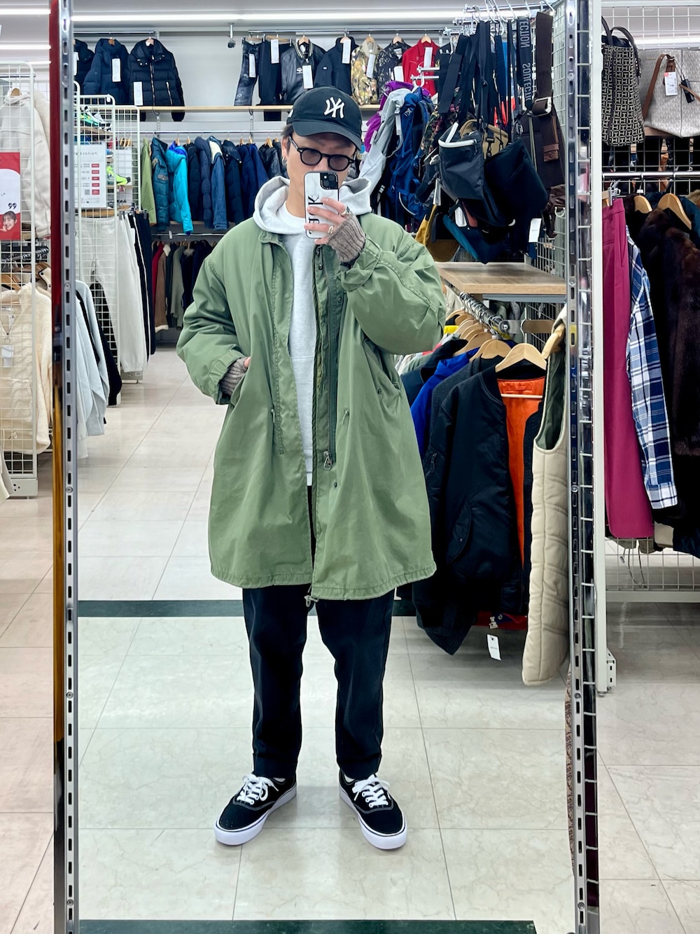 「M65、フィッシュテールパーカー、古着MIX、LOS ANGELES APPAREL、ストリートコーデ、カジュアル、Dickies、VANS、リラックススタイル、アメカジ」｜「u.s.armyの70s Vintage M65 fishtail （モッズコート、グリーン系）」を使った、Jackさん（メンズ・171cm）の冬コーディネートの1枚目の写真