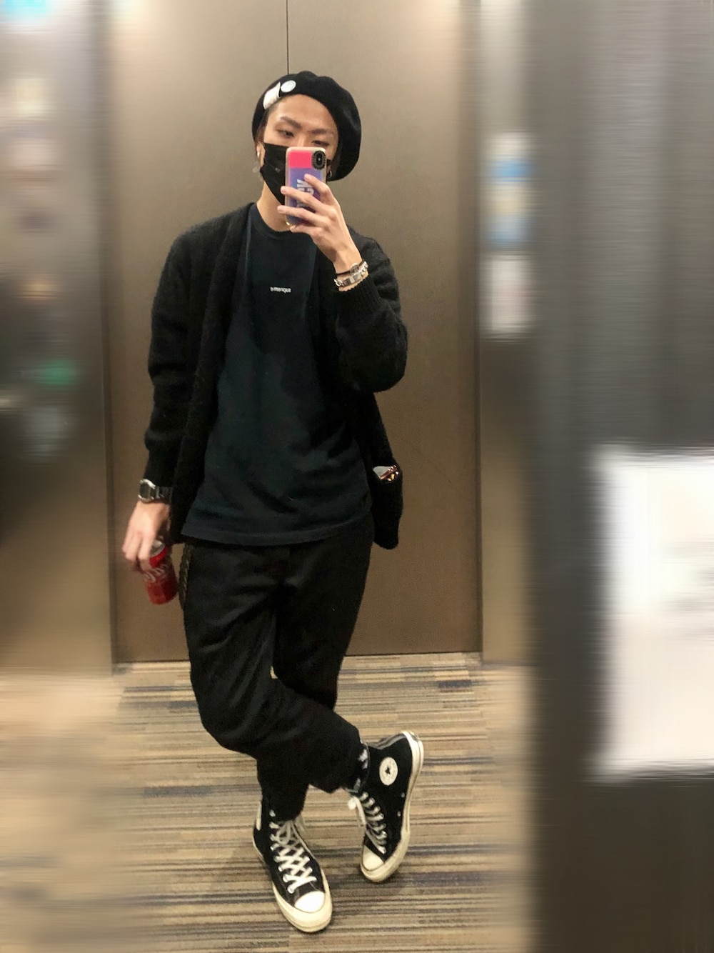 「ブラック、ベレー帽、オールブラック、supreme、Dickies、モノトーン、スニーカーコーデ、BEDWIN & THE HEARTBREAKERS、コンバース オールスター、今日のコーデ、モヘアカーディガン、WACKO MARIA」｜「Supreme の18SS FTW Tee（Tシャツ/カットソー、ブラック系）」を使った、Jackさん（メンズ・171cm）の秋コーディネートの1枚目の写真