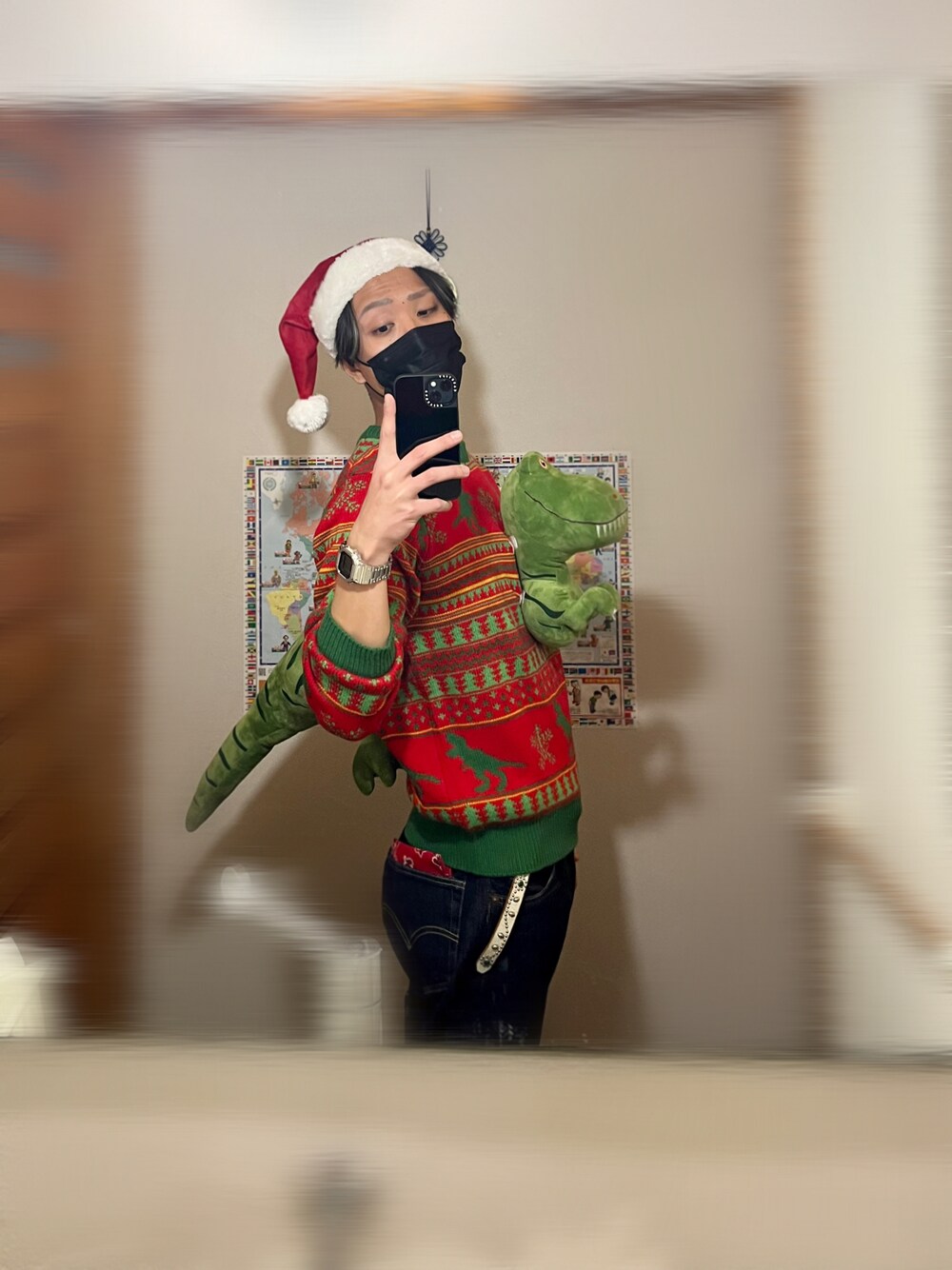 「クリスマスに着たい服、アグリーセーター、クリスマス、カジュアルコーデ、ニットコーデ、クリスマスコーデ」｜「Ugly Sweaterのアイテム（ニット/セーター、レッド系）」を使った、Jackさん（メンズ・171cm）の冬コーディネートの1枚目の写真