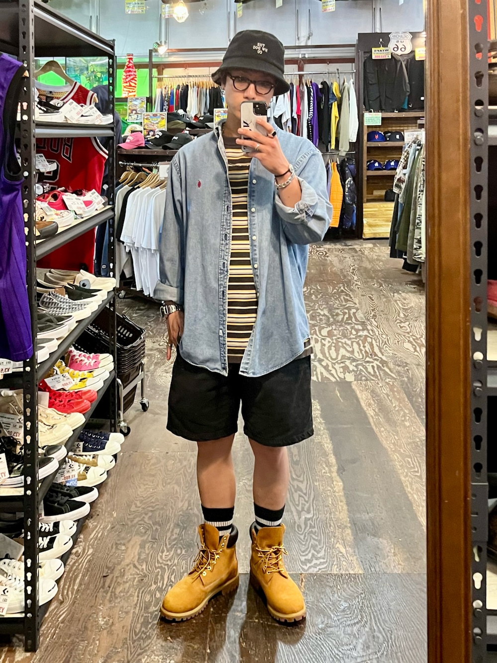 「デニムシャツ、Polo Ralph Lauren、Gramicci、ショーツ、Timberland、ボーダー、バケットハット、メガネ男子、夏コーデ、デニムコーデ」｜「POLO RALPH LAURENの90s Denim Shirt（シャツ/ブラウス、ブルー系）」を使った、Jackさん（メンズ・171cm）の春コーディネートの1枚目の写真