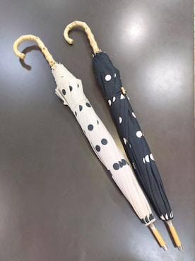 「SHOO・LA・RUE（シューラルー）の【晴雨兼用】ドット長傘【because】（長傘、ベージュ系）」を使った、ゆずやさん（キッズ・150cm）の春コーディネート