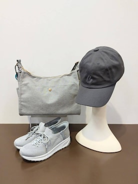 「SHOO・LA・RUE（シューラルー）の洗えるサッと履けるニットスニーカー（スニーカー、シルバー系）」を使った、ゆずやさん（キッズ・150cm）の春コーディネート