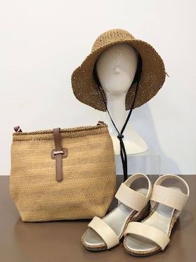 「SHOO・LA・RUE（シューラルー）の【高レビュー/累計販売35万足突破】片手ではけるサンダル シューダル 25SS（サンダル、ゴールド系）」を使った、ゆずやさん（キッズ・150cm）の夏コーディネート