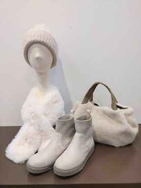 「SHOO・LA・RUE（シューラルー）の【撥水/低反発クッション】すっぽりラクラク はきぐちニットブーツ（ブーツ、ホワイト系）」を使った、ゆずやさん（キッズ・150cm）の冬コーディネート