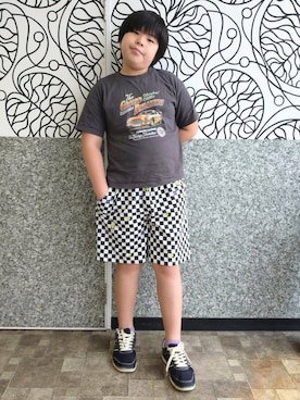 「SHOO・LA・RUE（シューラルー）の【100-150cm/親子リンク】アソートプリントTシャツ（Tシャツ/カットソー、グレー系）」を使った、ゆずやさん（キッズ・150cm）の夏コーディネート