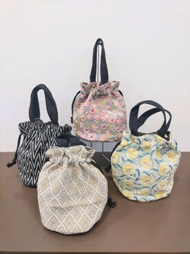 「SHOO・LA・RUE（シューラルー）の【インド製】ジャカード巾着バッグ（トートバッグ、ブラック系）」を使った、ゆずやさん（キッズ・150cm）の冬コーディネート