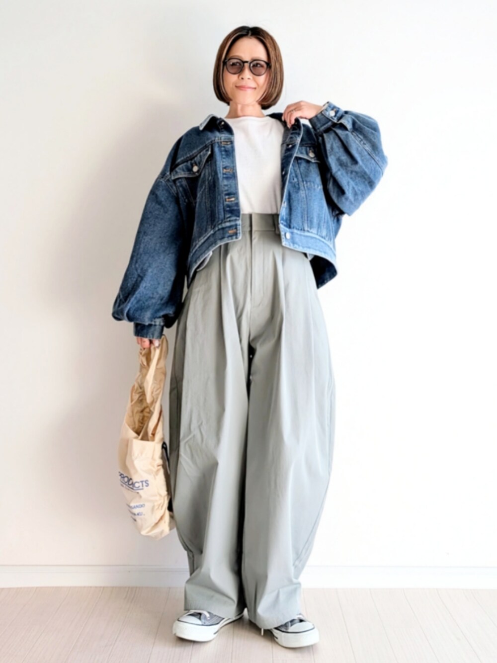 「notch.、notch. by yui、タックパンツ、パンツスタイル、ワイドパンツ、デニムジャケット、Gジャン、スニーカー、春コーデ、カラーコーデ、春カラー、ミントグリーン、カーキ、ロンT」｜𝕪𝕦𝕚さん（レディース・155cm）の冬コーディネートの1枚目の写真