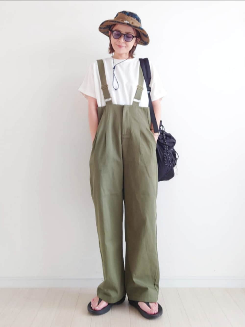 「CORNERSのCORNERS by yui ハイウエストツイルサロペット（サロペット/オーバーオール、グリーン系）」を使った、𝕪𝕦𝕚さん（レディース・155cm）の夏コーディネートの1枚目の写真