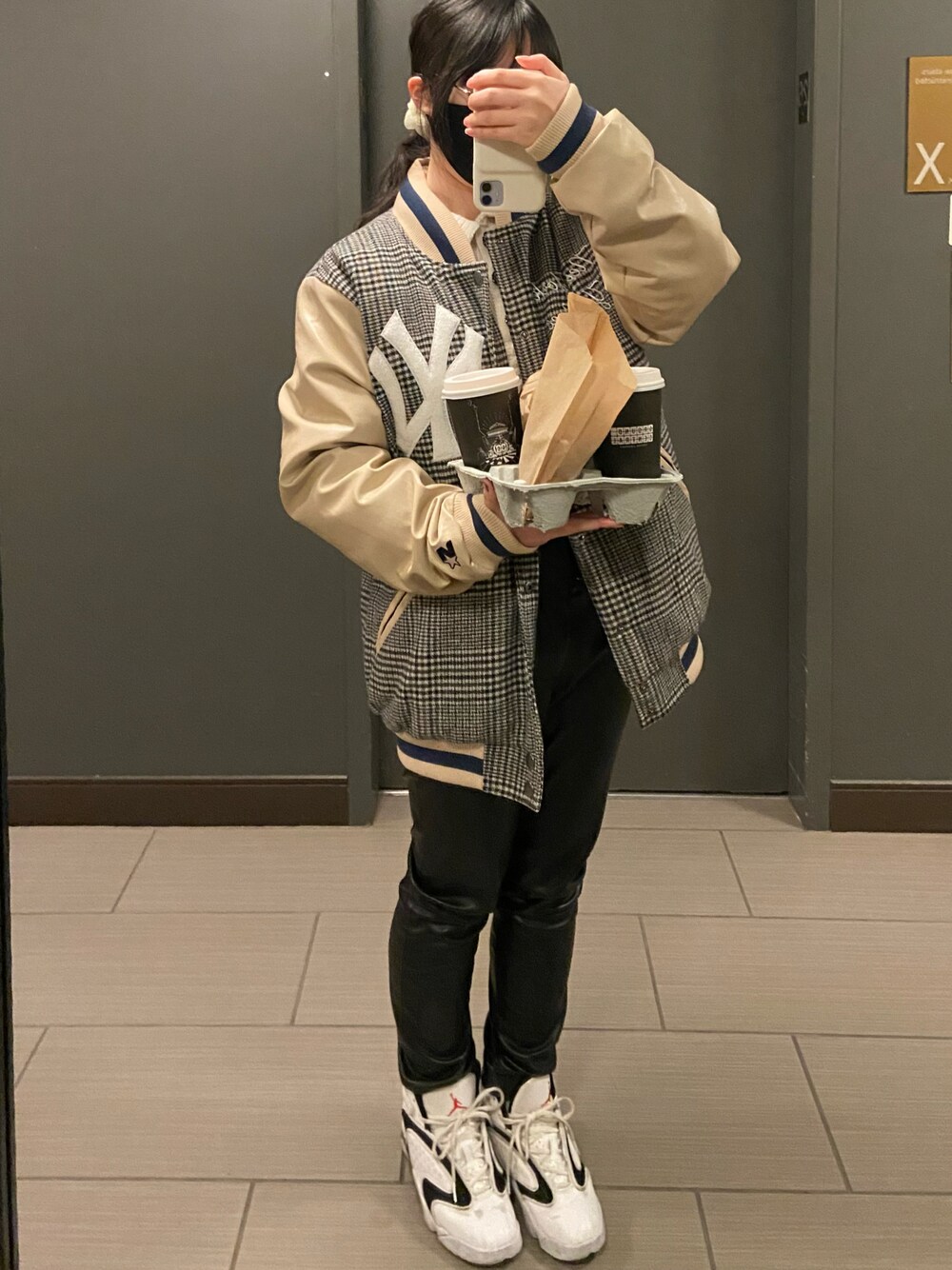 「カジュアル、パンツコーデ、プチプラ、あったかコーデ、ストリート、パンツ」｜「ZARAのアイテム（パンツ、ブラック系）」を使った、βえれ・べーたβさん（レディース・159cm）の冬コーディネートの1枚目の写真
