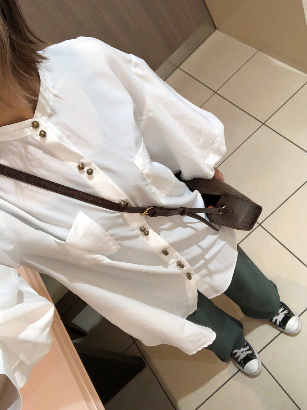 「カジュアルコーデ、ゆるコーデ、ゆるずる、秋コーデ、ラクチンコーデ、オトナ女子、オーバーサイズ、ママコーデ、ママファッション」｜「CONVERSEのCONVERSE コンバース ALL STAR HI オールスター ハイ（スニーカー、ホワイト系）」を使った、mamena♪さん（レディース・163cm）の秋コーディネートの1枚目の写真