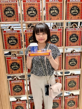 「YSL（ワイエスエル）のアイテム（バッグ）」を使った、Fi Fi Liuさん（レディース・156cm）の冬コーディネート