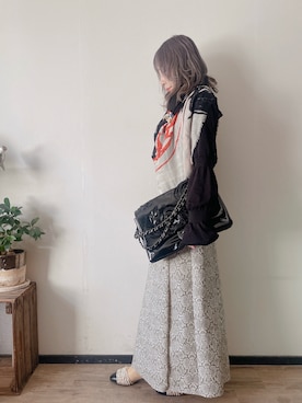 「アイテム（ブローチ/コサージュ）」を使った、saraさん（レディース・156cm）の秋コーディネート