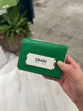 「GRAIN（グレイン）の【WEB限定】【GRAIN/グレイン】三つ折りバイカラーウォレット（財布、グリーン系）」を使った、土屋莉央さん（レディース・151cm）の夏コーディネート