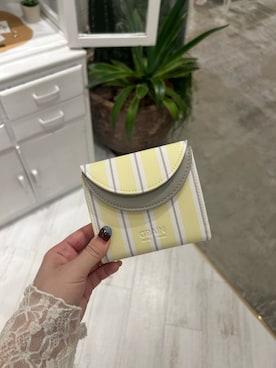 「GRAIN（グレイン）の【GRAIN/グレイン】二つ折りバイカラーウォレット（財布、イエロー系）」を使った、土屋莉央さん（レディース・151cm）の春コーディネート