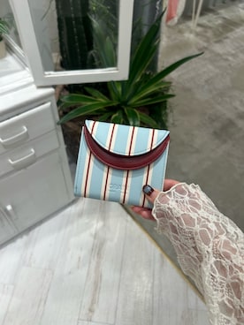 「GRAIN（グレイン）の【GRAIN/グレイン】二つ折りバイカラーウォレット（財布、ブルー系）」を使った、土屋莉央さん（レディース・151cm）の春コーディネート