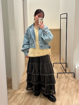 「アイテム（デニムジャケット）」を使った、土屋莉央さん（レディース・151cm）の冬コーディネート