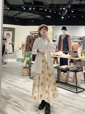 「yellow」｜「アイテム（キャップ）」を使った、QUEEN SHOPさん（レディース・160cm）の冬コーディネート