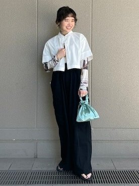 「ショート丈トップス」｜「アイテム（メッセンジャーバッグ）」を使った、Ray BEAMSさん（レディース・158cm）の夏コーディネート
