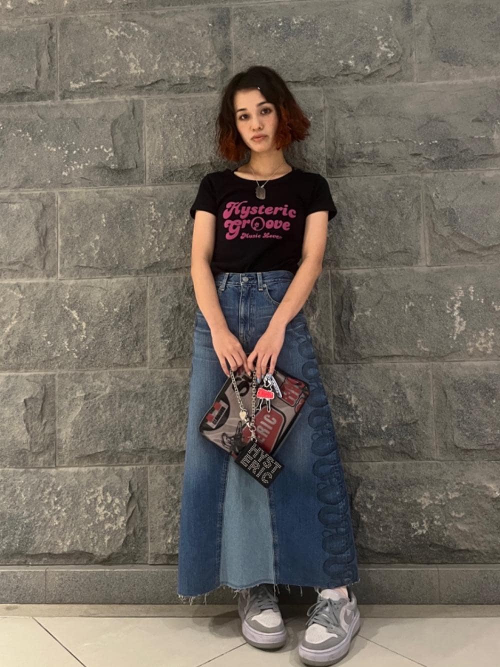 「デニム、アメカジ、Tシャツ、ロングスカート、ヒステリックグラマー、チビT、HYSTERIC GLAMOUR、スカート 」｜「HYSTERIC GLAMOURのWOMAN ON SKULL  PICKウォレットチェーン（ウォレットチェーン、シルバー系）」を使った、はなほさん（レディース・160cm）の夏コーディネートの1枚目の写真