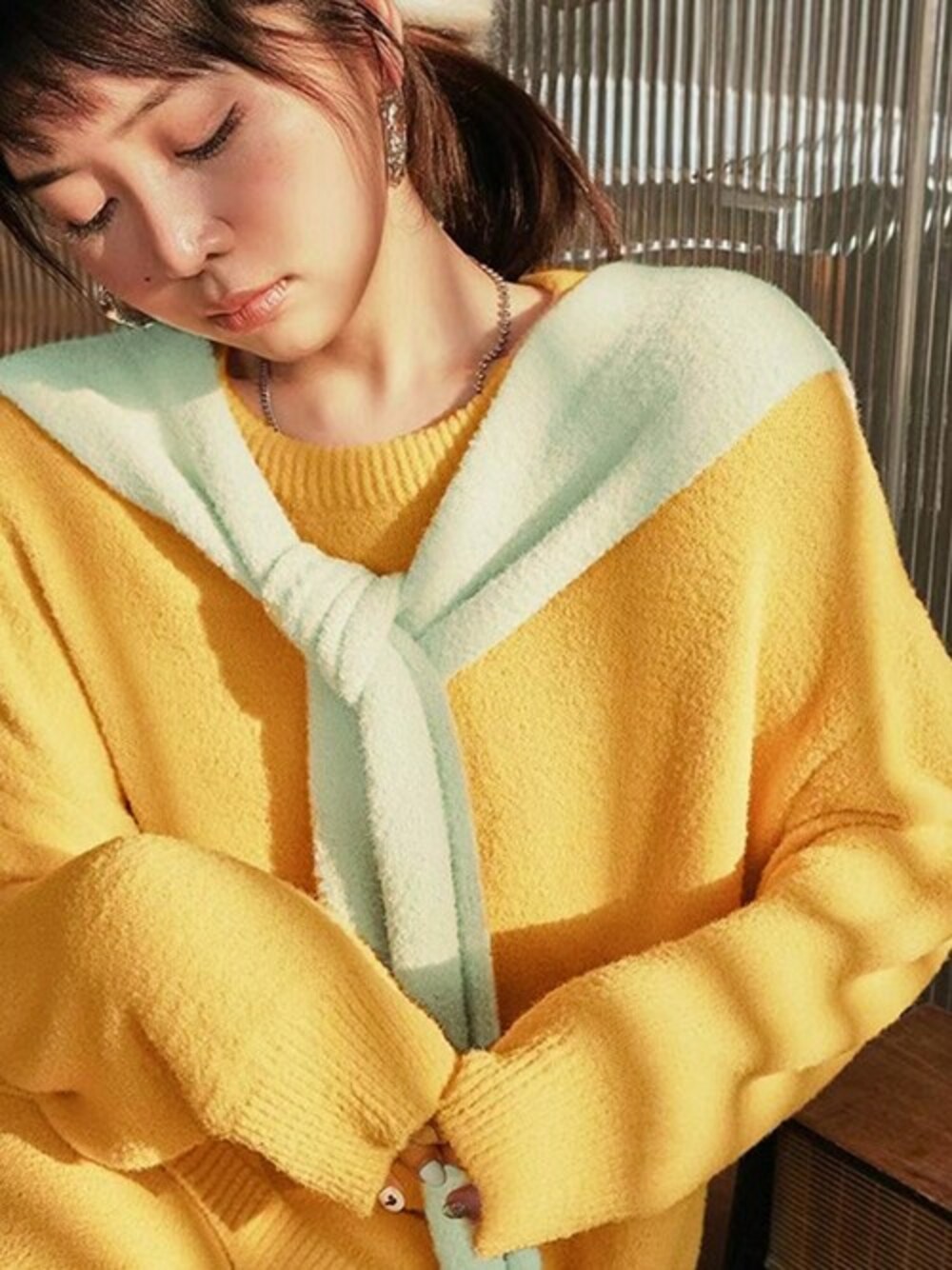 「セットアップ、イエロー、ルームウェア、フェミニン、パステルカラー、春、大人女子、韓国ファッション、OSYAREVO、おうちファッション」｜「OSYAREVOのシャギーニット ハンギングルームウェア ３点セット（ルームウェア/パジャマ、イエロー系）」を使った、OSYAREVOさん（レディース）の冬コーディネートの1枚目の写真
