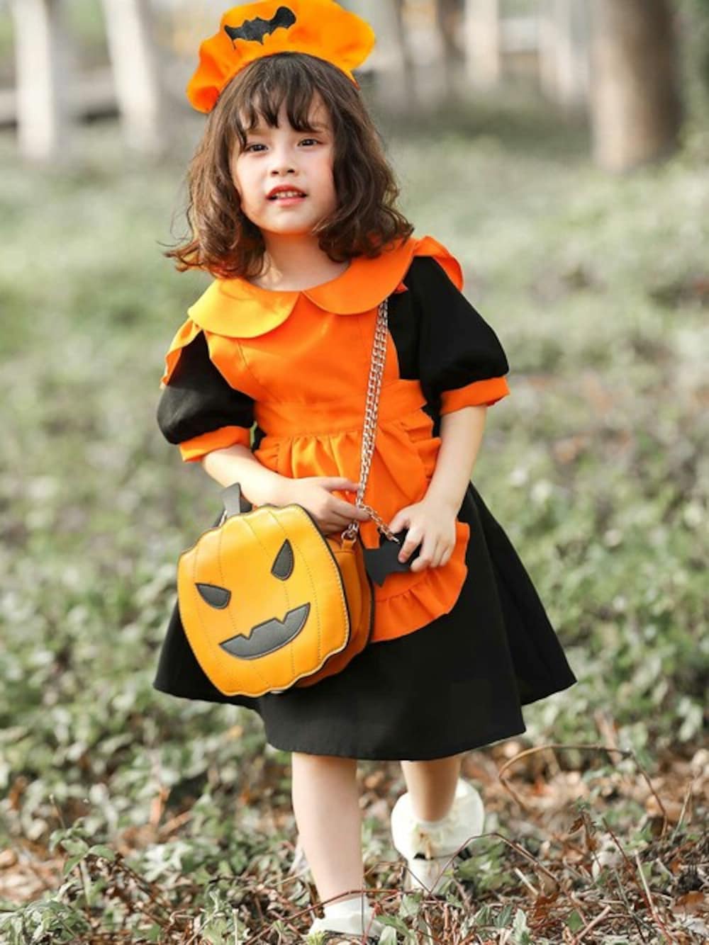 「ワンピース、セットアップ、オレンジ、カチューシャ、キッズコーデ、コスプレ、メイド服、可愛い、女の子、秋」｜「OSYAREVOのキッズ コスプレ　パンプキンメイド（コスチューム/パーティーグッズ、オレンジ系）」を使った、OSYAREVOさん（キッズ）の秋コーディネートの1枚目の写真
