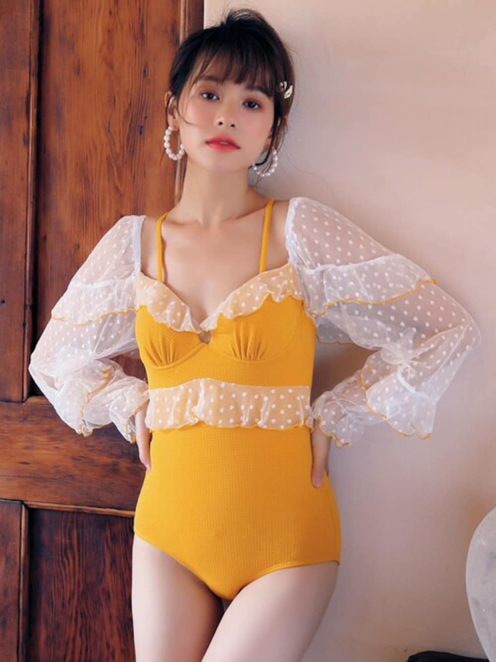 「夏、レースアップ、ドット柄、旅行、水着、夏コーデ、大人かわいい、プール、スイムウェア、OSYAREVO」｜「OSYAREVOのドットチュール×フリル エアリースリーブ ワンピース 水着（水着、イエロー系）」を使った、OSYAREVOさん（レディース・162cm）の春コーディネートの1枚目の写真