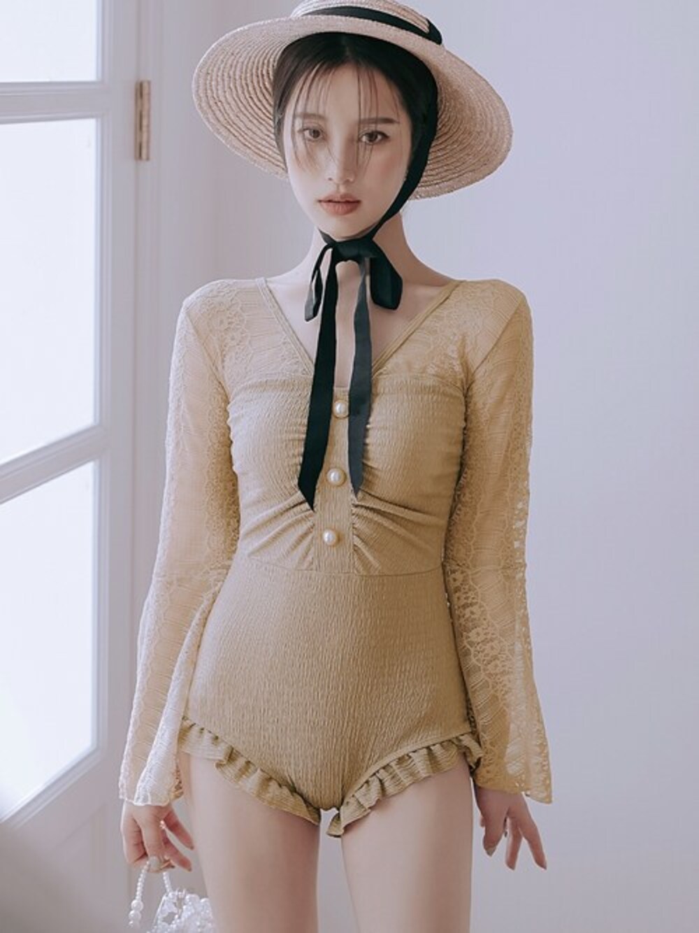 「レース、旅行、フェミニン、大人女子、個性派、シンプルコーデ、水着、韓国ファッション、モノキニ、OSYAREVO」｜「OSYAREVOのドッキングレース ベルスリーブ ワンピース 水着（水着、ベージュ系）」を使った、OSYAREVOさん（レディース・160cm）の春コーディネートの1枚目の写真