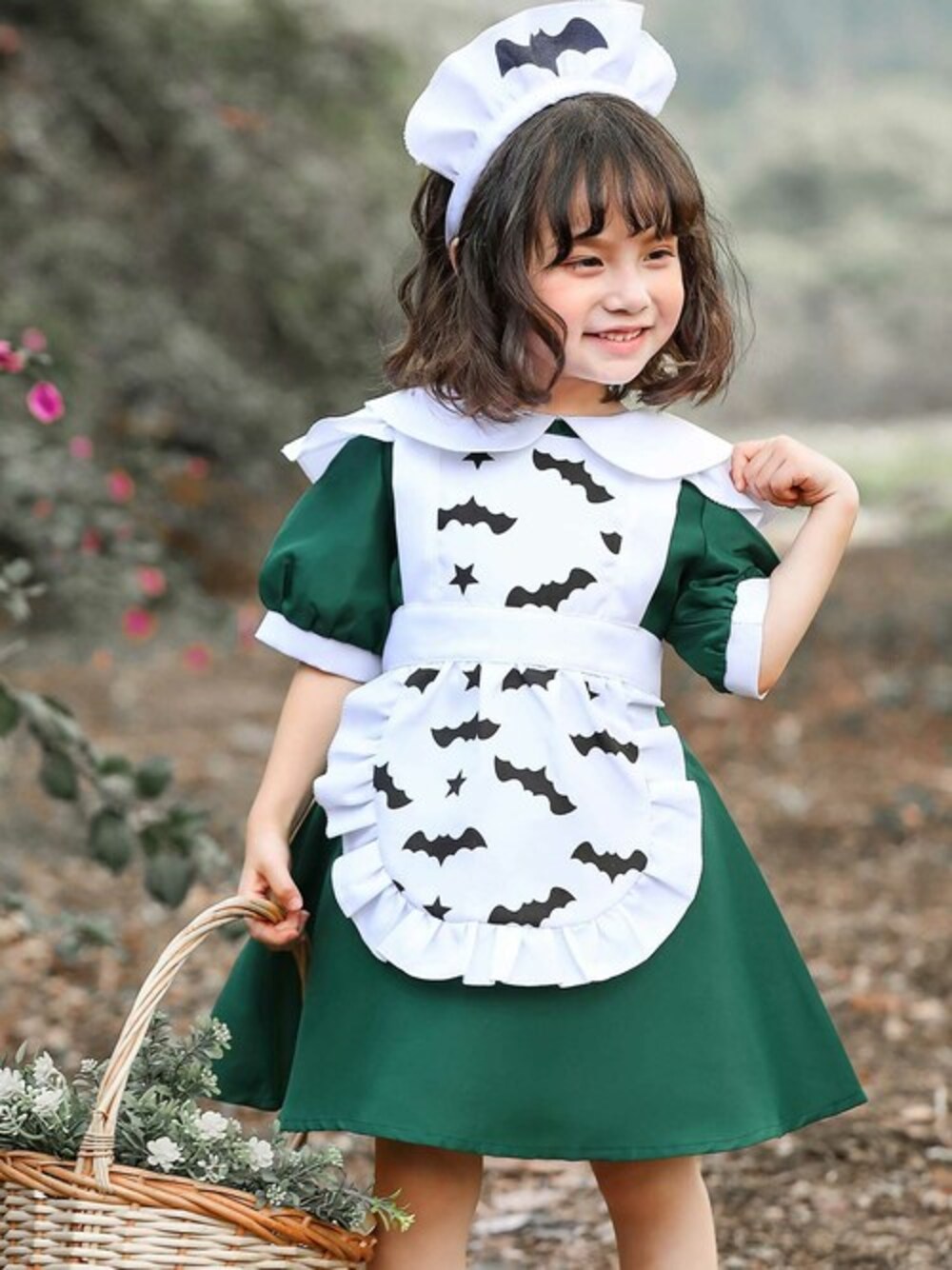 「ワンピース、ハロウィン、パーティースタイル、キッズコーデ、イベント、コスプレ、女の子、コスチューム、キッズファッション、OSYAREVO」｜「OSYAREVOのキッズ コスプレ コウモリメイド（コスチューム/パーティーグッズ、グリーン系）」を使った、OSYAREVOさん（キッズ）の秋コーディネートの1枚目の写真