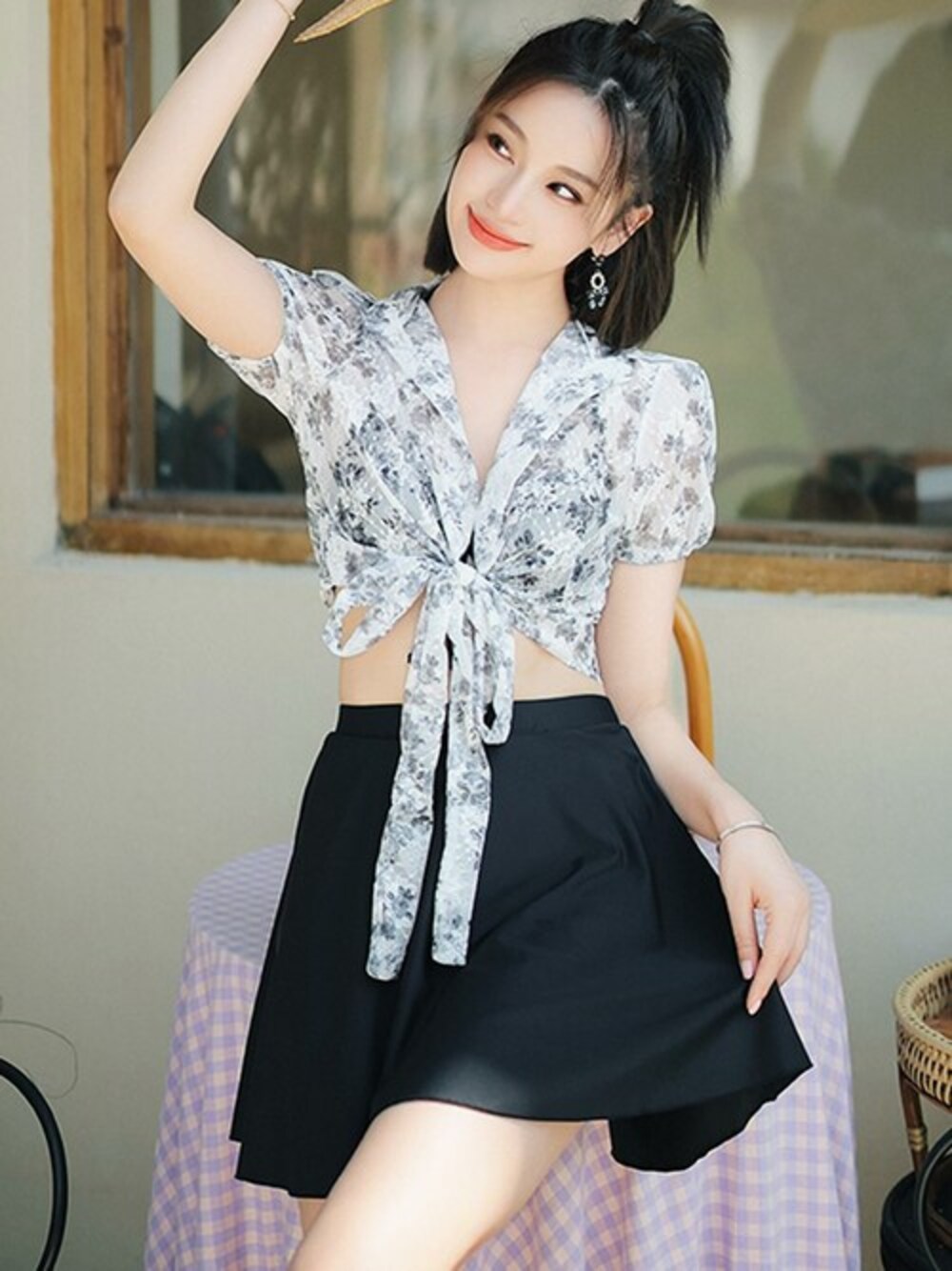 「夏、花柄、大人カジュアル、大人コーデ、フラワープリント、水着、夏コーデ、韓国ファッション、体型カバー、OSYAREVO」｜「OSYAREVOのカシュクール シアーシャツ 付き ビキニ 水着（水着、ブラック系）」を使った、OSYAREVOさん（レディース・167cm）の春コーディネートの1枚目の写真