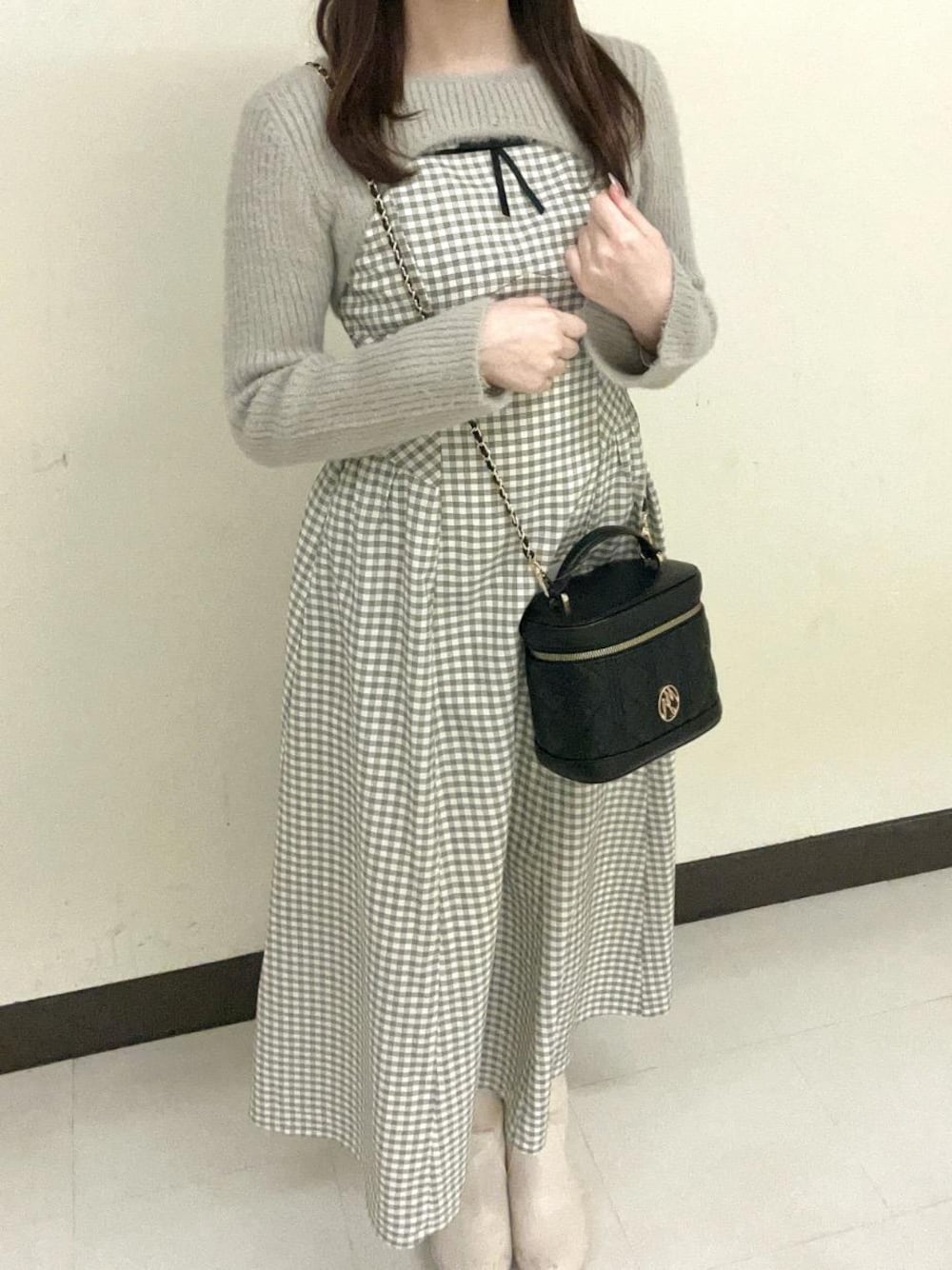 「デート、ガーリー、MAJESTIC LEGON、マジェスティックレゴン、大人ファッション、イエベ春、標準身長、骨格ナチュラル、推し活、フェミニン 」｜「MAJESTIC LEGONの【WEB限定/XLサイズあり・高レビュー★★★★★】フカフカヒールストレッチブーツ（ブーツ、ホワイト系）」を使った、マジェスティックレゴン横浜ジョイナス店スタッフさん（レディース・155cm）の冬コーディネートの1枚目の写真