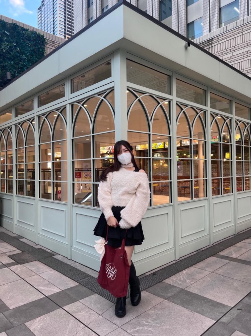 「カジュアル、ミニ、MAJESTIC LEGON、低身長、カラーコーデ、マジェスティックレゴン、大人かわいい、推し活、ブルべ夏、フェミニン 」｜「MAJESTIC LEGONの盛れるストレッチロングブーツ（ブーツ、ブラック系）」を使った、Ayumiさん（レディース・150cm）の冬コーディネートの1枚目の写真