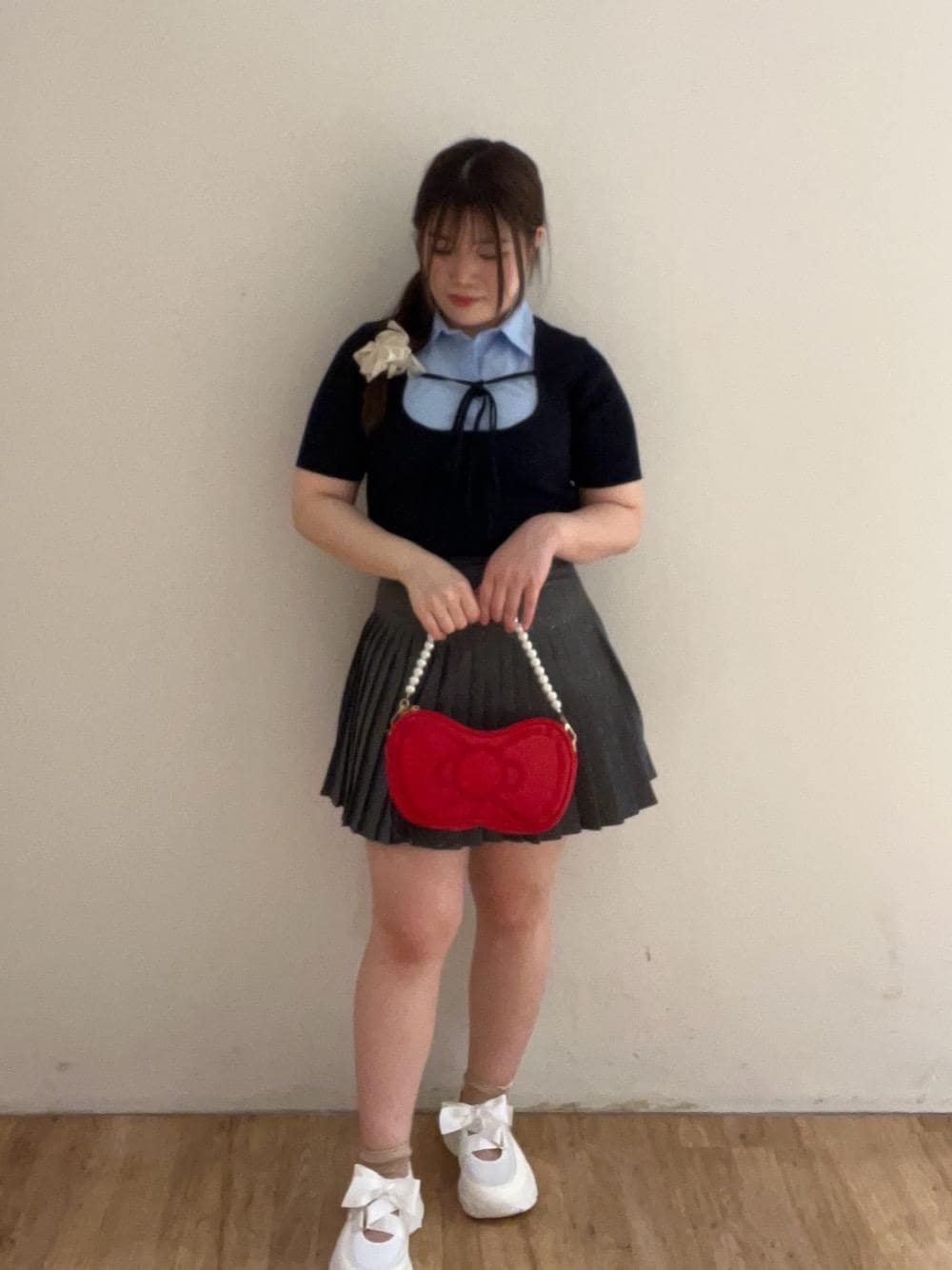 「ガーリー、トレンドコーデ、MAJESTIC LEGON、低身長、カラーコーデ、マジェスティックレゴン、韓国っぽ、推し活、ブルべ夏、miu系コーデ」｜「MAJESTIC LEGONのベルクロリボンスニーカー（スニーカー、ホワイト系）」を使った、Ayumiさん（レディース・150cm）の春コーディネートの1枚目の写真
