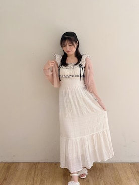 「MAJESTIC LEGON（マジェスティックレゴン）のローヒールフリルビジューサンダル（サンダル、ホワイト系）」を使った、Ayumiさん（レディース・149cm）の春コーディネート
