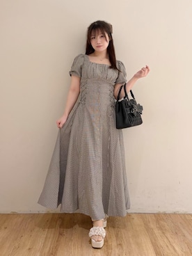 「MAJESTIC LEGON（マジェスティックレゴン）のクラシカルスクエアリボンバッグ（ショルダーバッグ、ブラック系）」を使った、Ayumiさん（レディース・149cm）の夏コーディネート