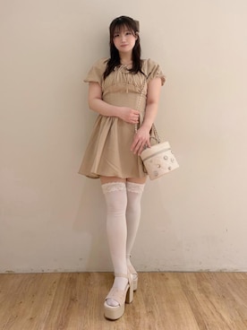 「MAJESTIC LEGON（マジェスティックレゴン）の軽盛れヒールビジューサンダル（サンダル、ホワイト系）」を使った、Ayumiさん（レディース・149cm）の夏コーディネート